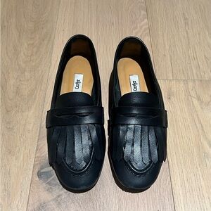 Elegant Black Leather Loafers with Fringe detail